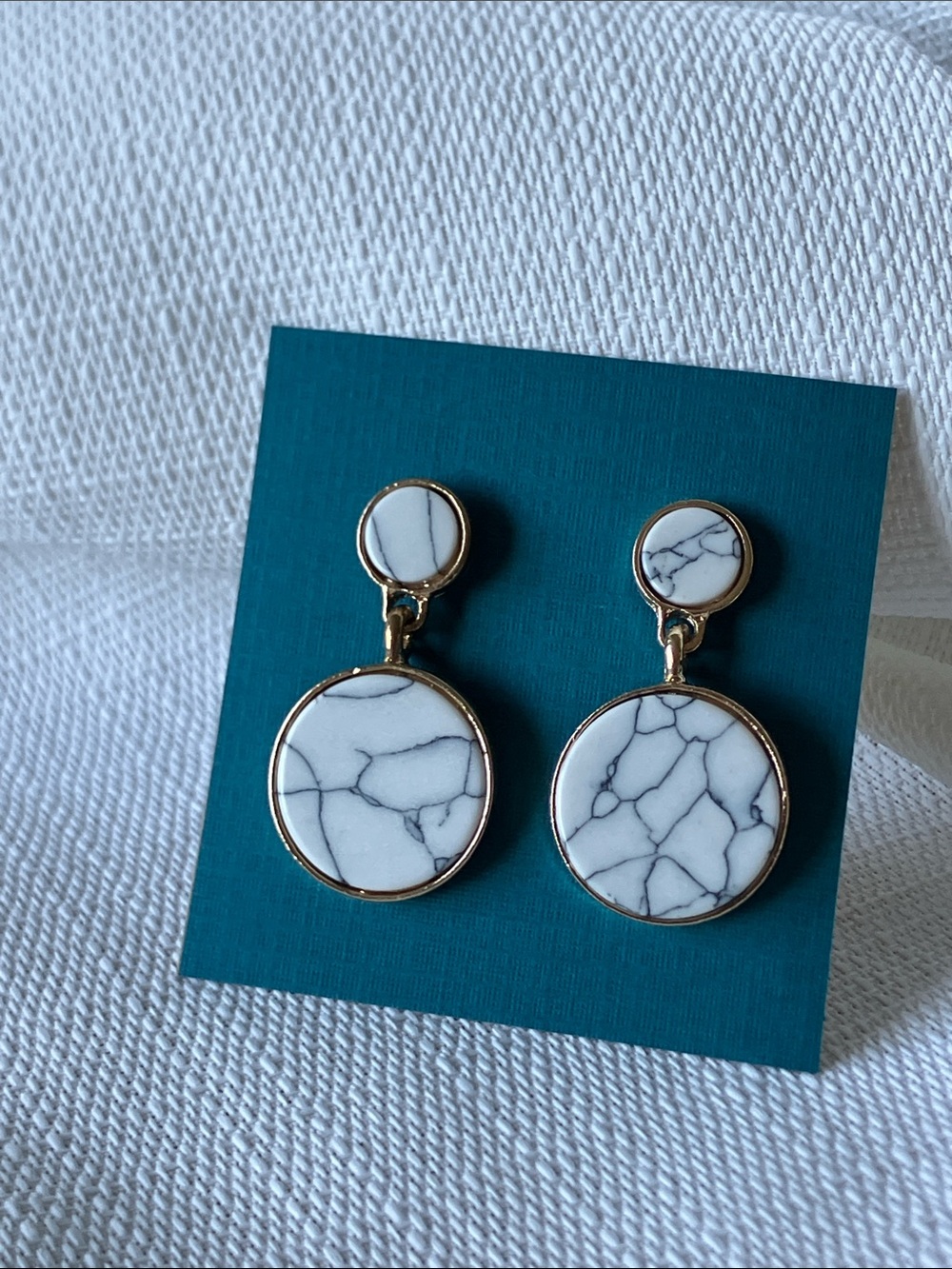 Dangle studs - Picture 2 of 3